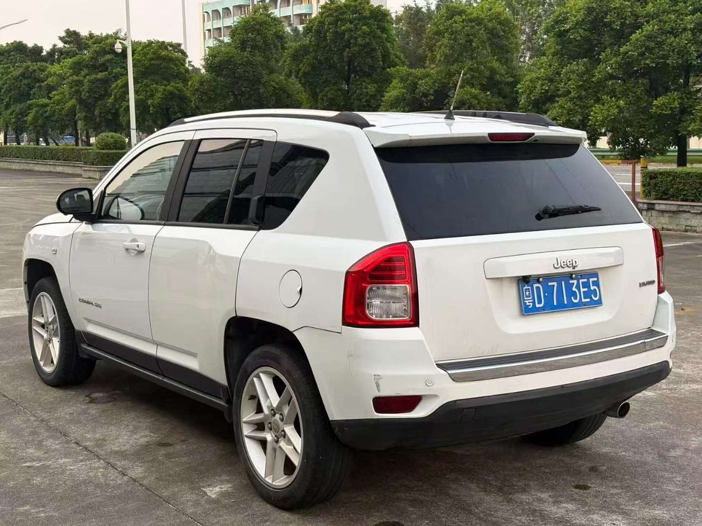 Jeep Compass 2.4L Luxury Edition 3