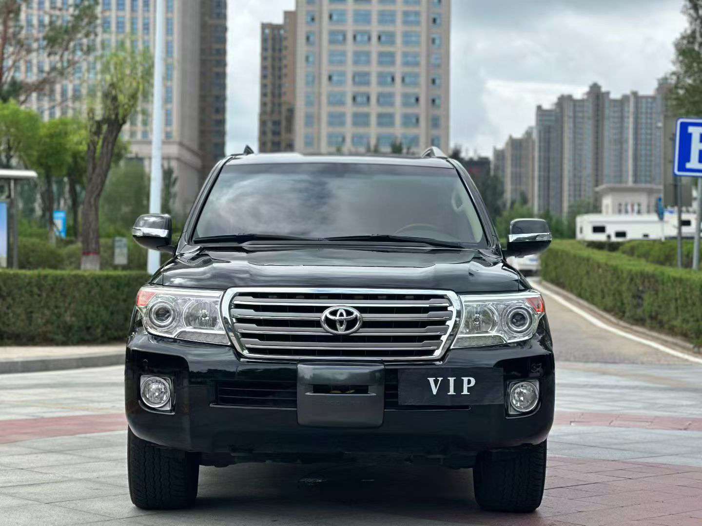 Lexus Land Cruiser Middle East Spec 5700 VX-R 2