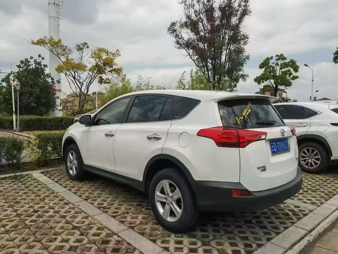 Toyota RAV4 2.5 AWD Luxury Dual Sunroof 9