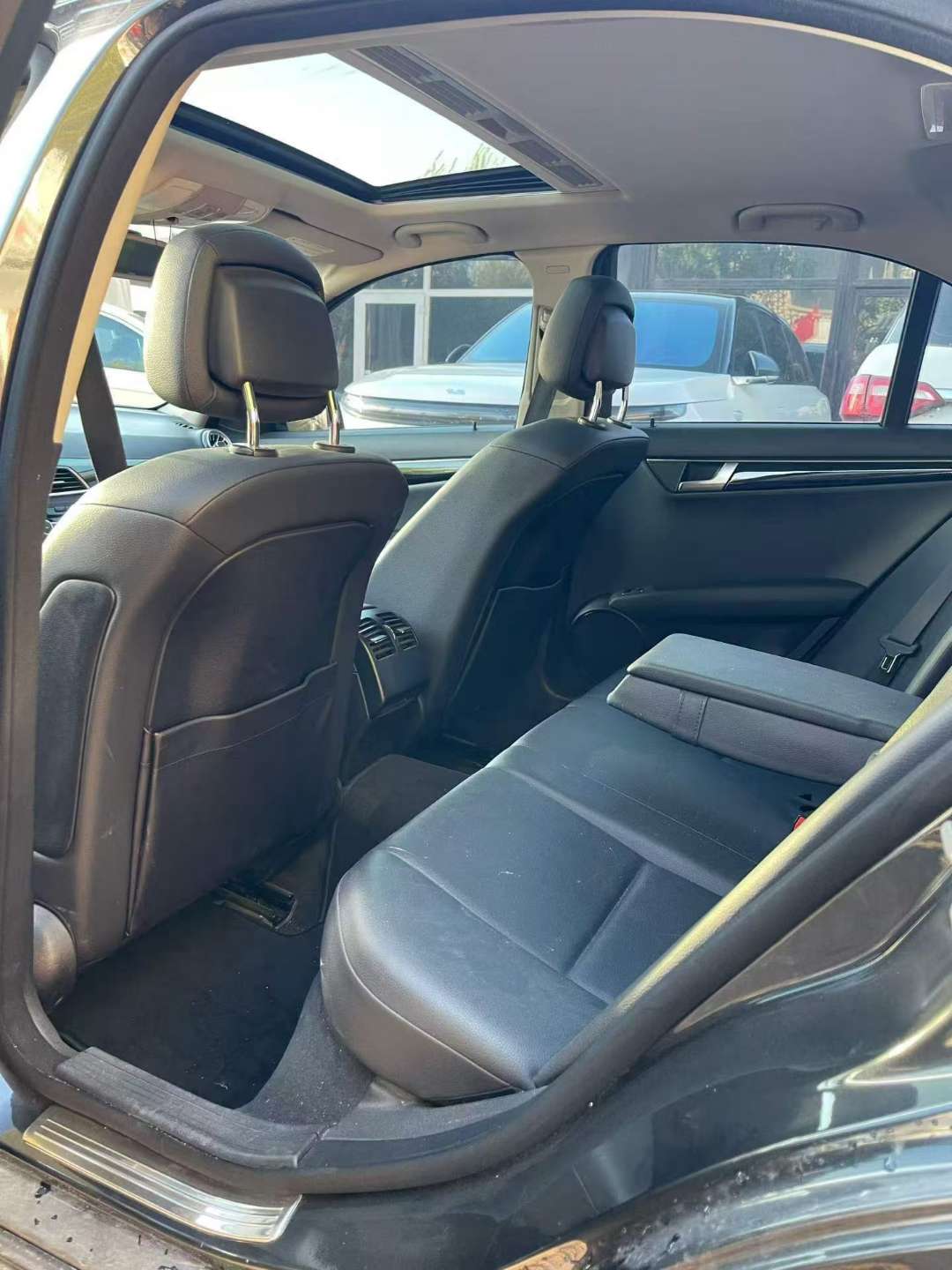 Mercedes-Benz C-Class 2011 C180 9