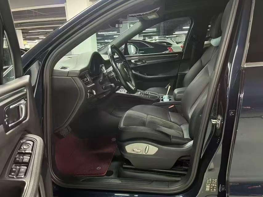Porsche Macan 2.0T 7