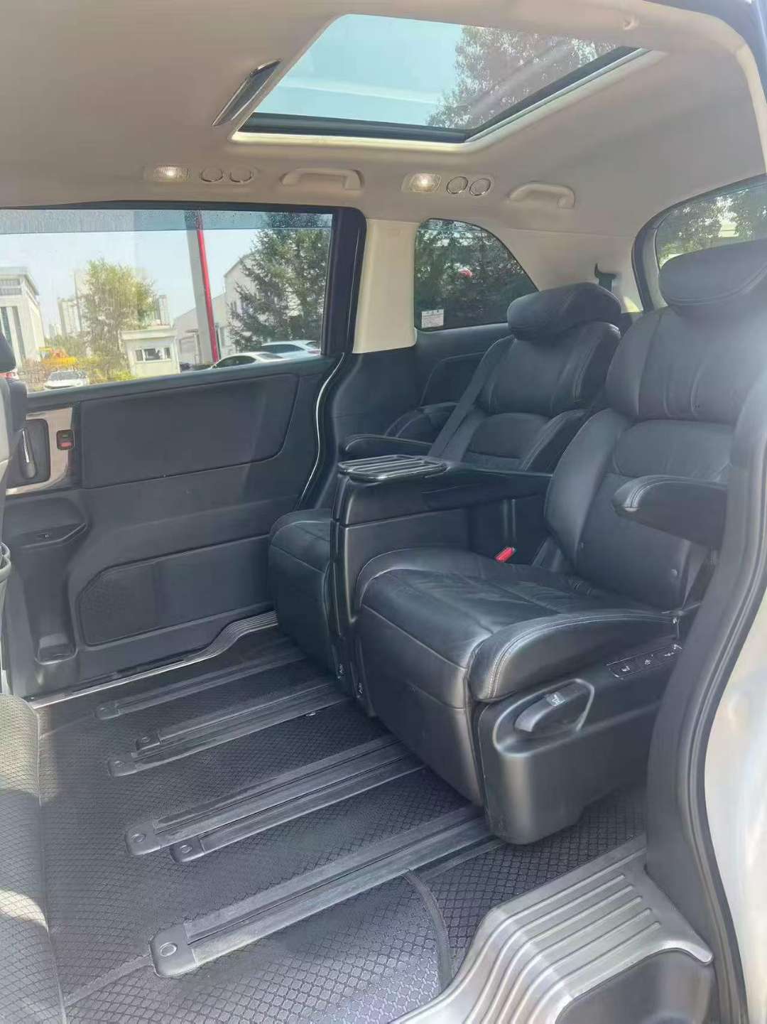 Honda Elysion 2.4L Luxury Edition 5