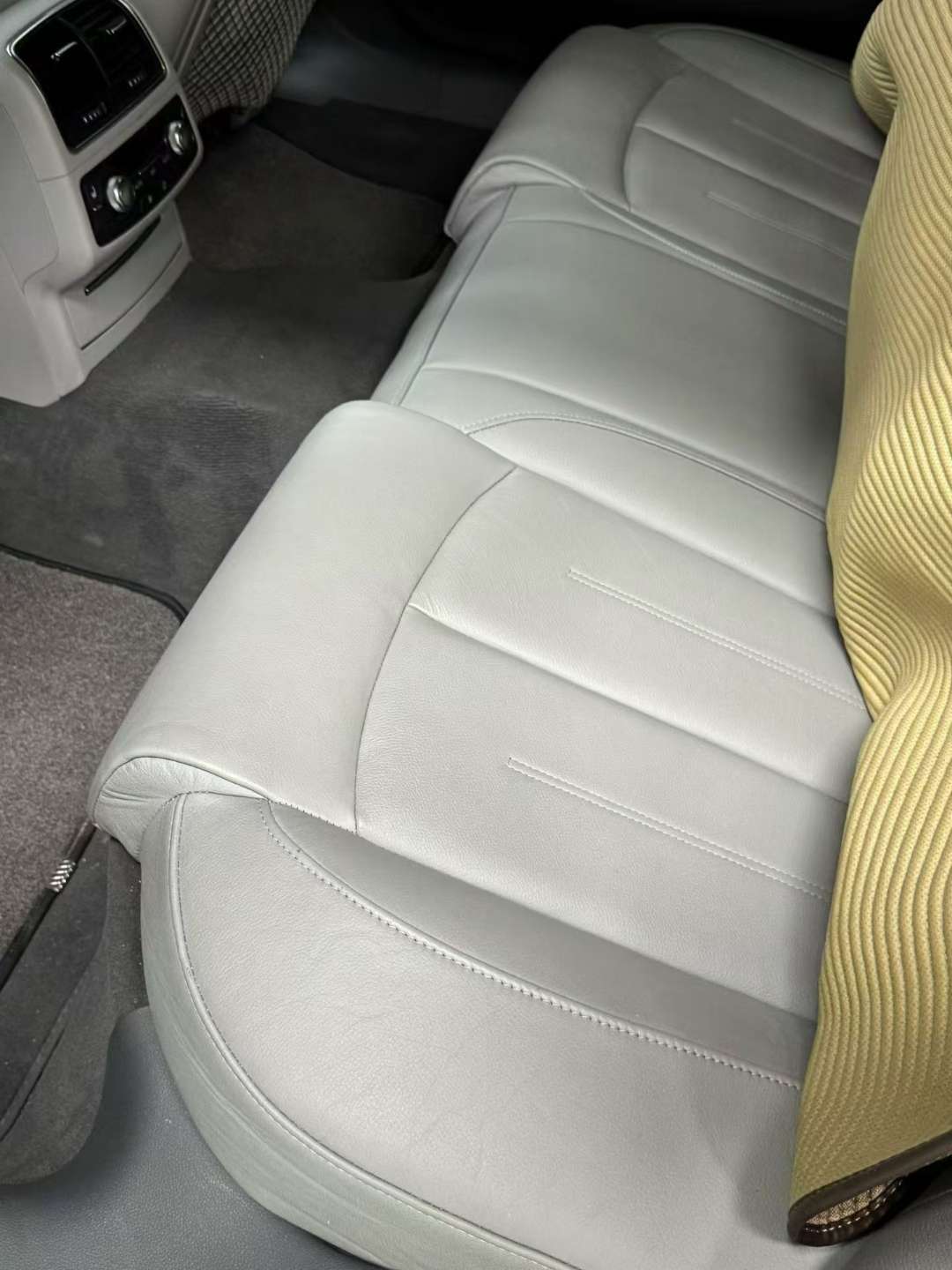 Audi A6L 2.0T Panoramic Sunroof 2
