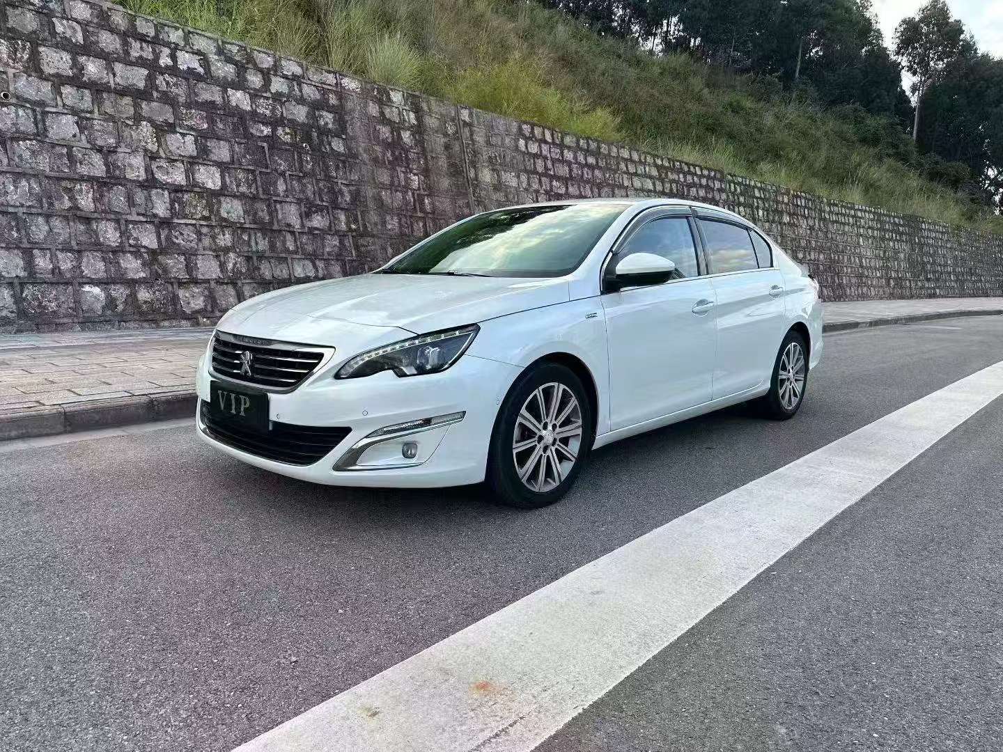Peugeot 408 1.6T Automatic Luxury Edition 3