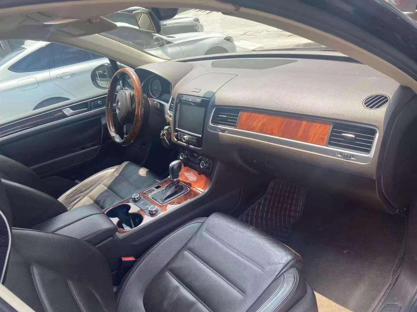 Volkswagen Touareg 3.0L High Trim 5