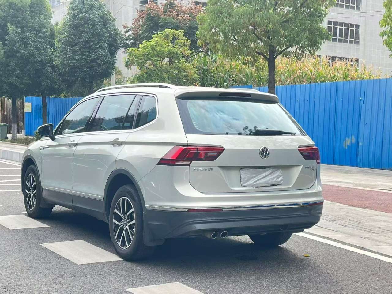 Volkswagen Tiguan L 1.8T Luxury Edition 8