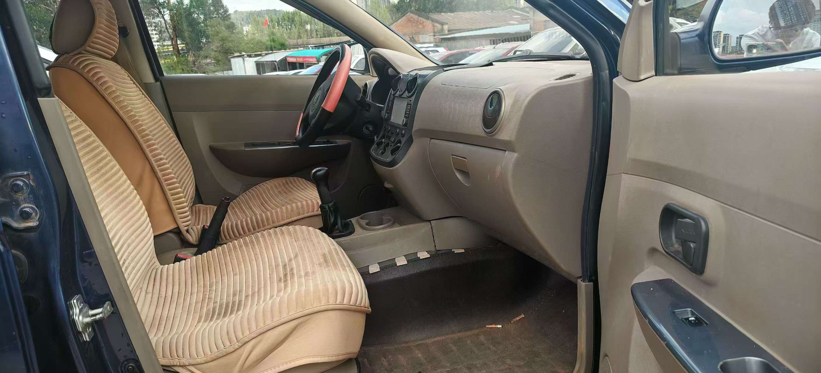 Wuling Hongguang 6