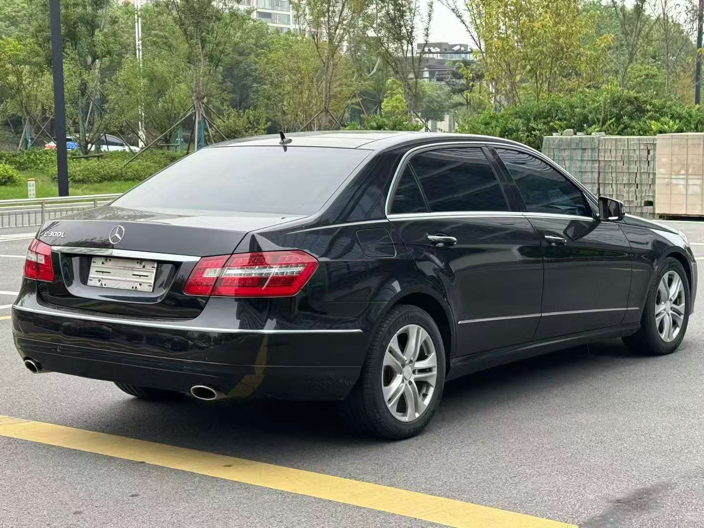 Mercedes-Benz E-Class 2012 E300 Automatic 3.0 9