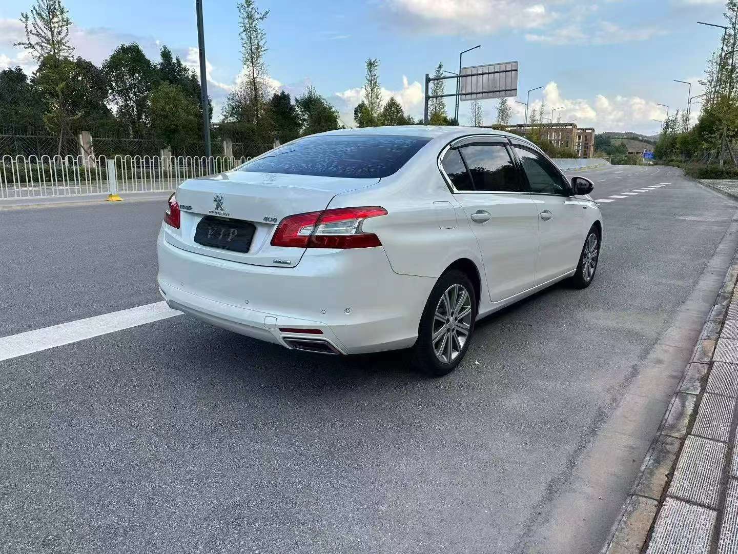 Peugeot 408 1.6T Automatic Luxury Edition 6