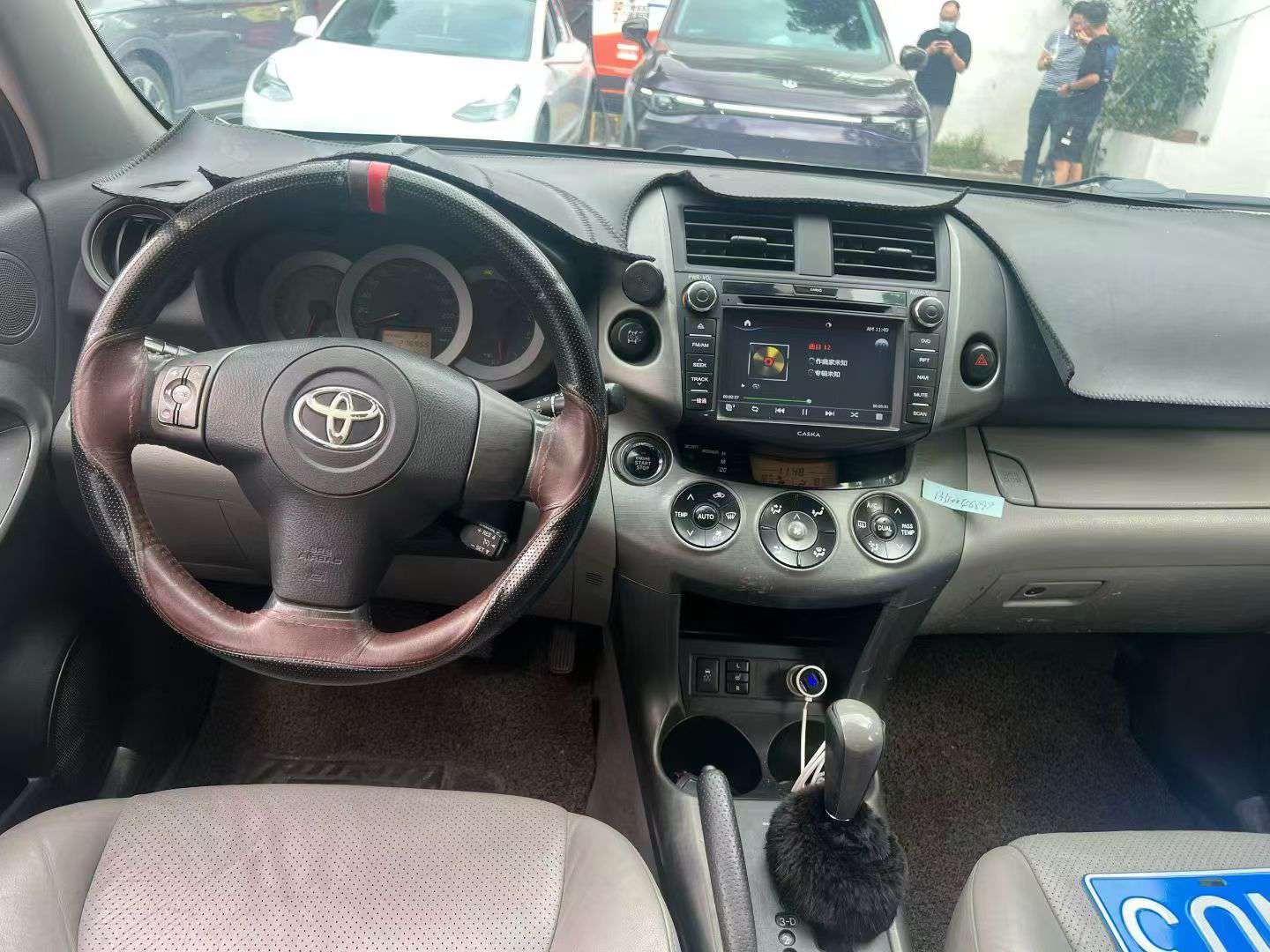 Toyota RAV4 2010 2.4L Automatic Sunroof Version 5
