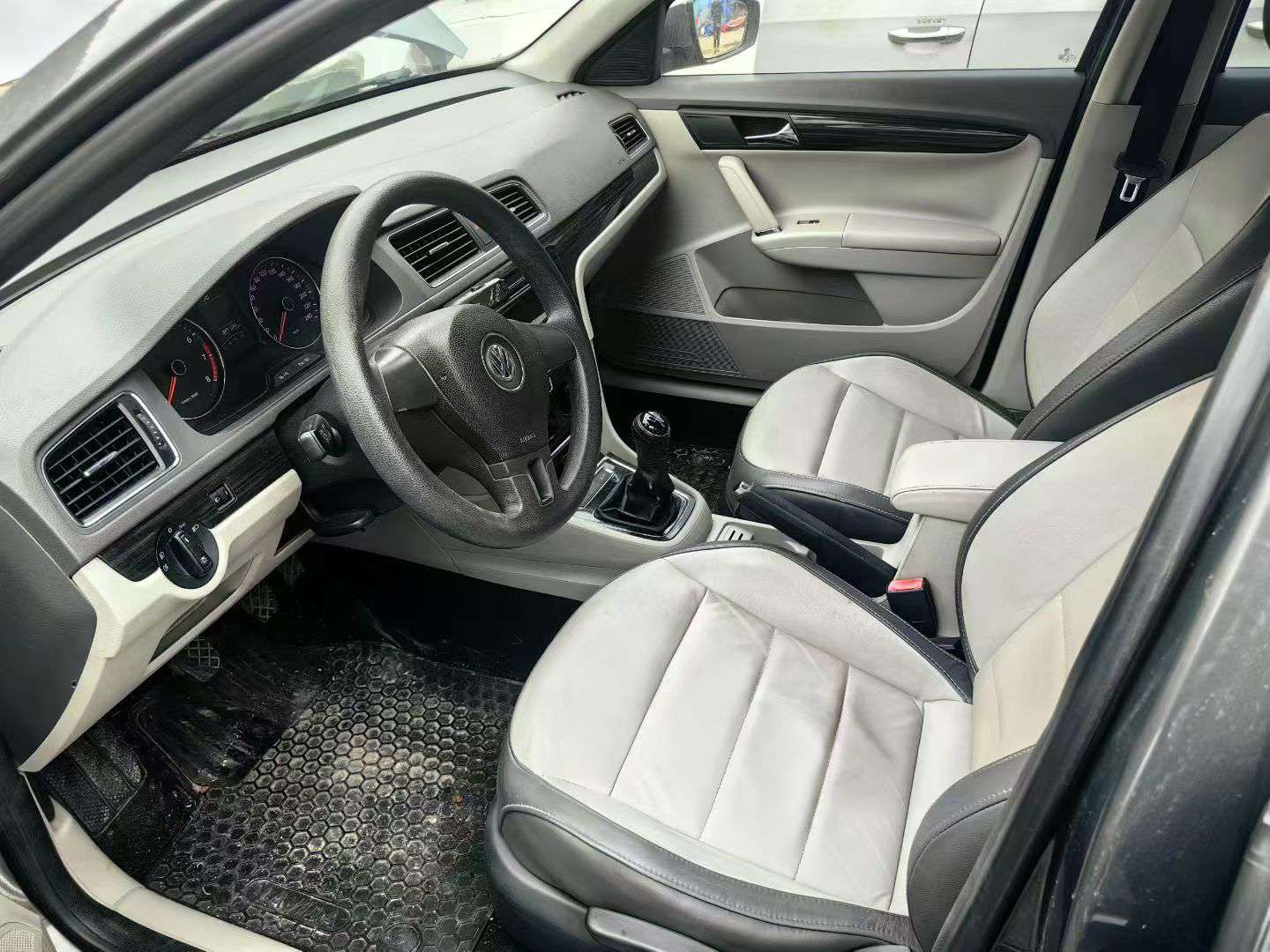 Volkswagen Lingxing 2014 Manual Sunroof High Trim 4