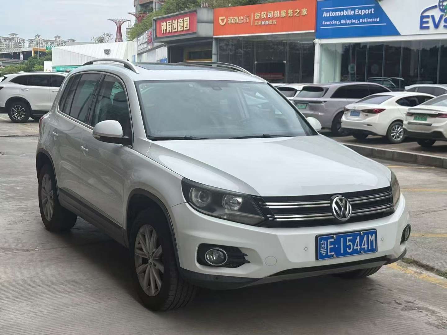 Volkswagen Tiguan 2.0T Automatic Sunroof 4WD Comfort 2