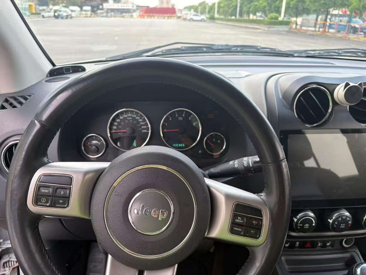 Jeep Compass 2.4L Luxury Edition 7