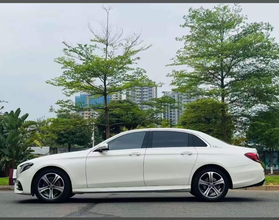Mercedes-Benz E-Class E200L New Large Screen 2
