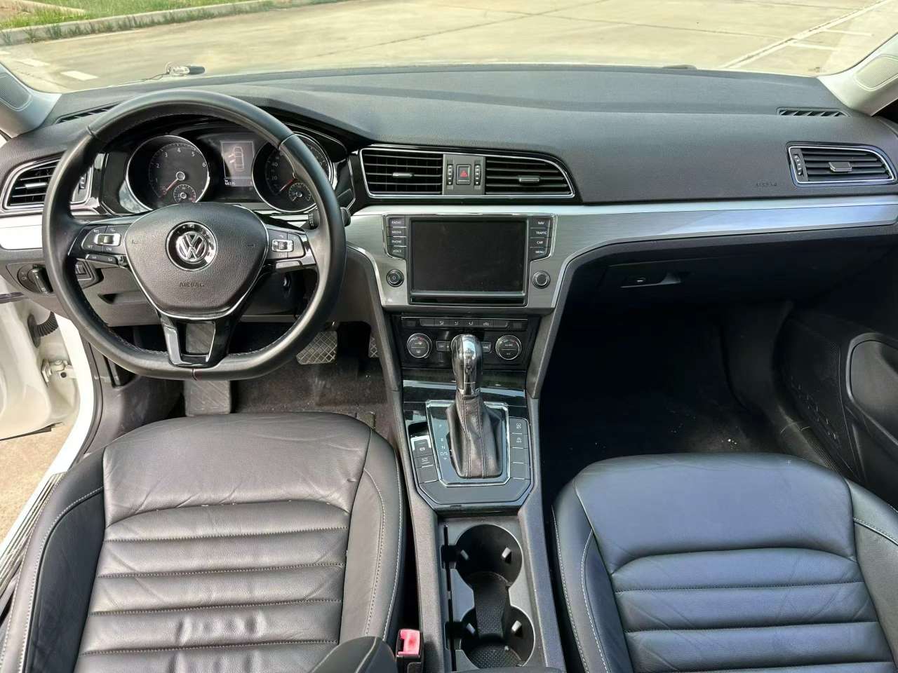 Volkswagen Lamando 1.4T 280 Automatic with Sunroof 6