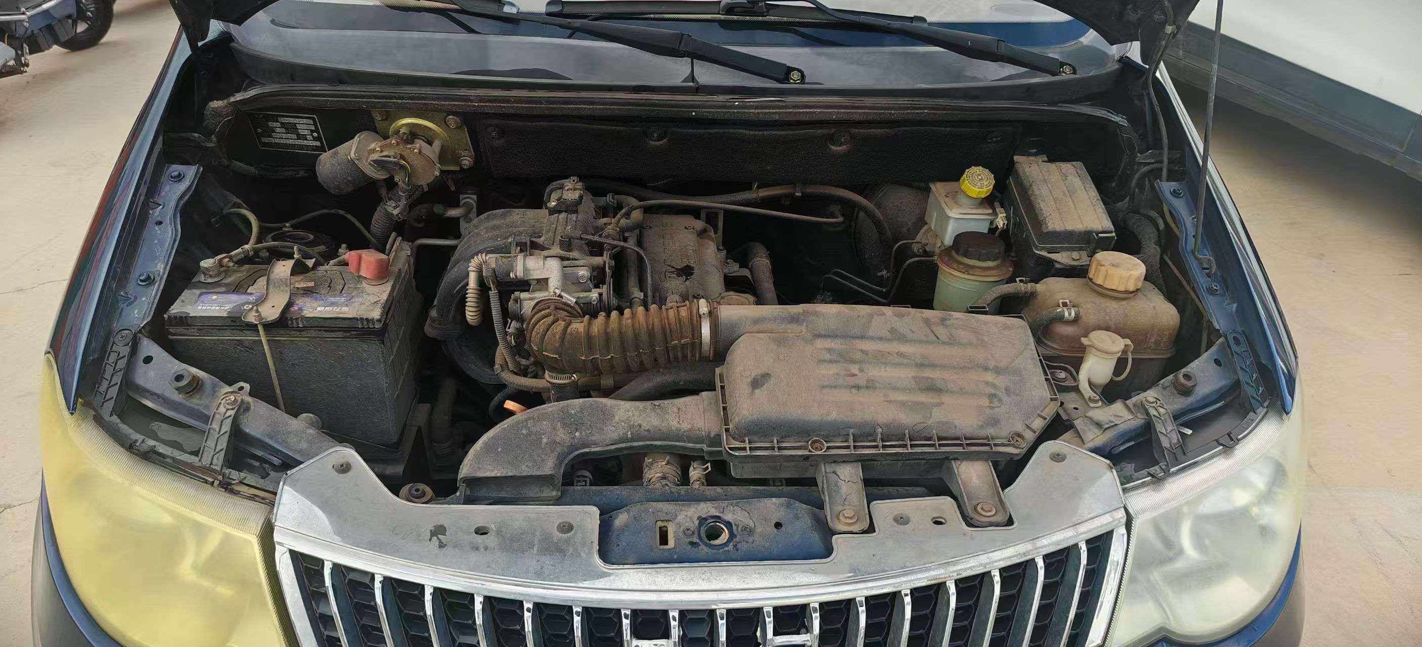 Wuling Hongguang 8