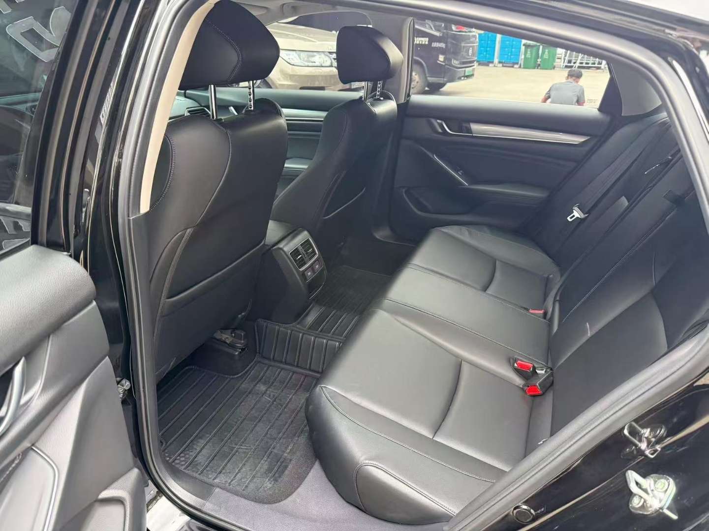 Honda Accord 260 Luxury Edition 6