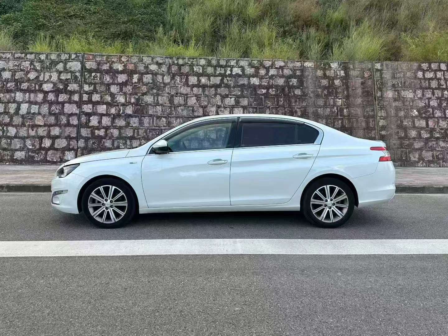 Peugeot 408 1.6T Automatic Luxury Edition 2