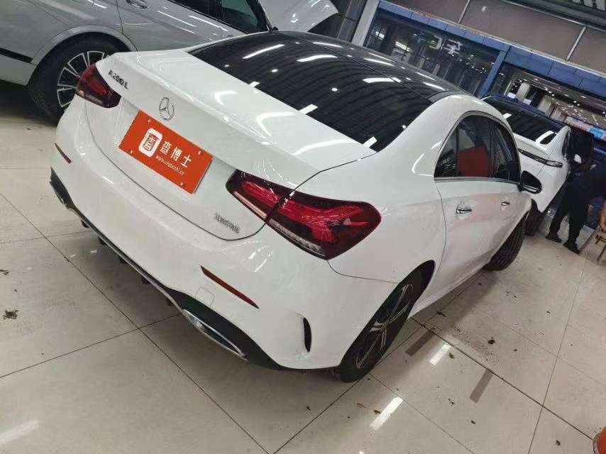 Mercedes-Benz A-Class A200L 1.3T Fashion 4