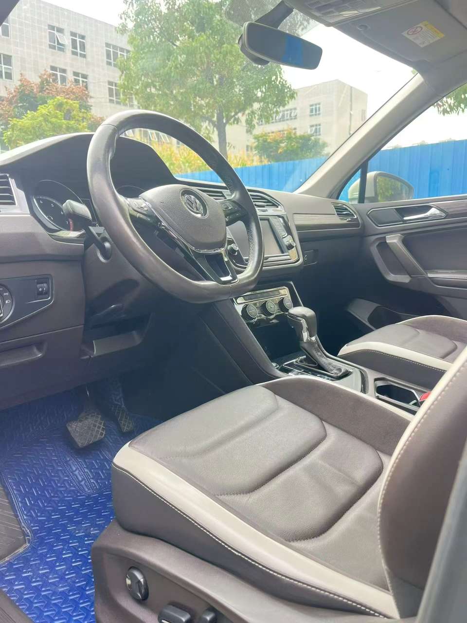Volkswagen Tiguan L 1.8T Luxury Edition 4