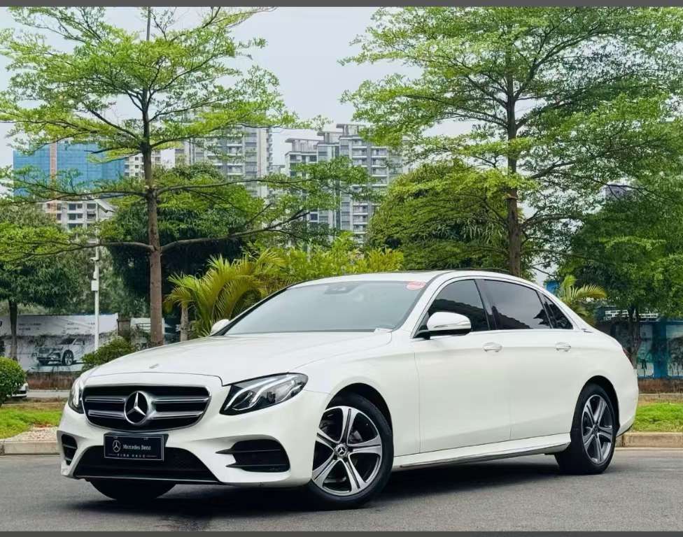 Mercedes-Benz E-Class E200L New Large Screen