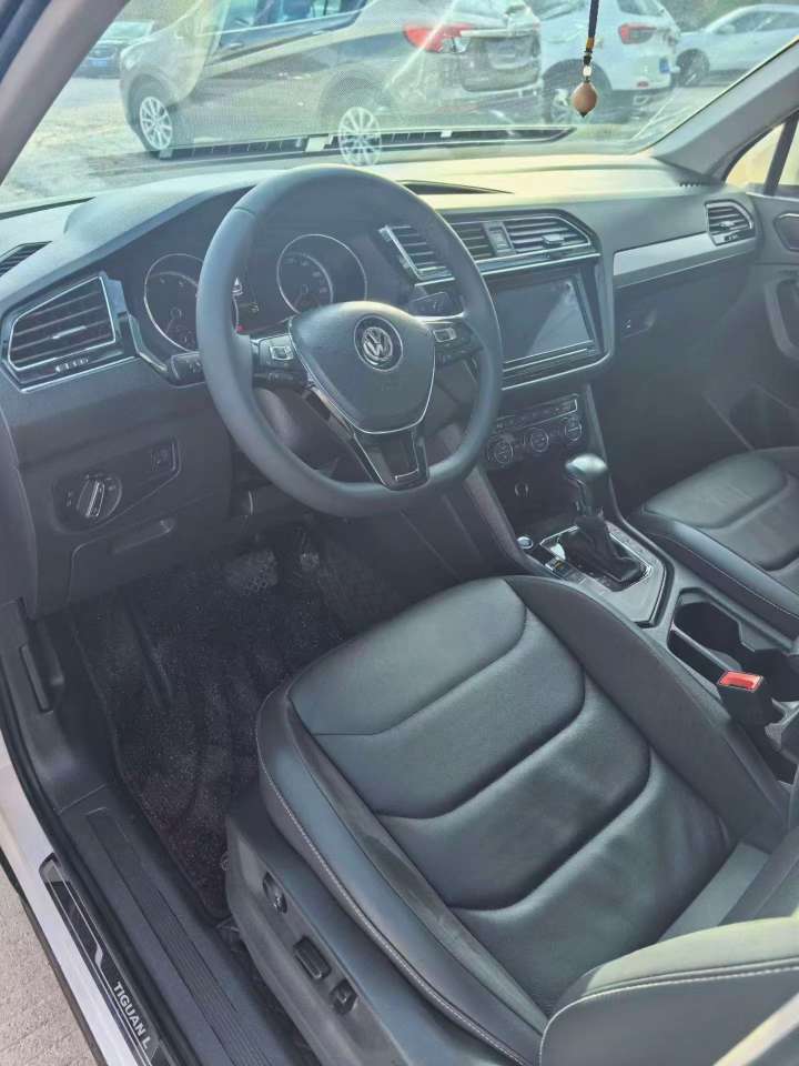 Volkswagen Tiguan L 330 Luxury Edition 9