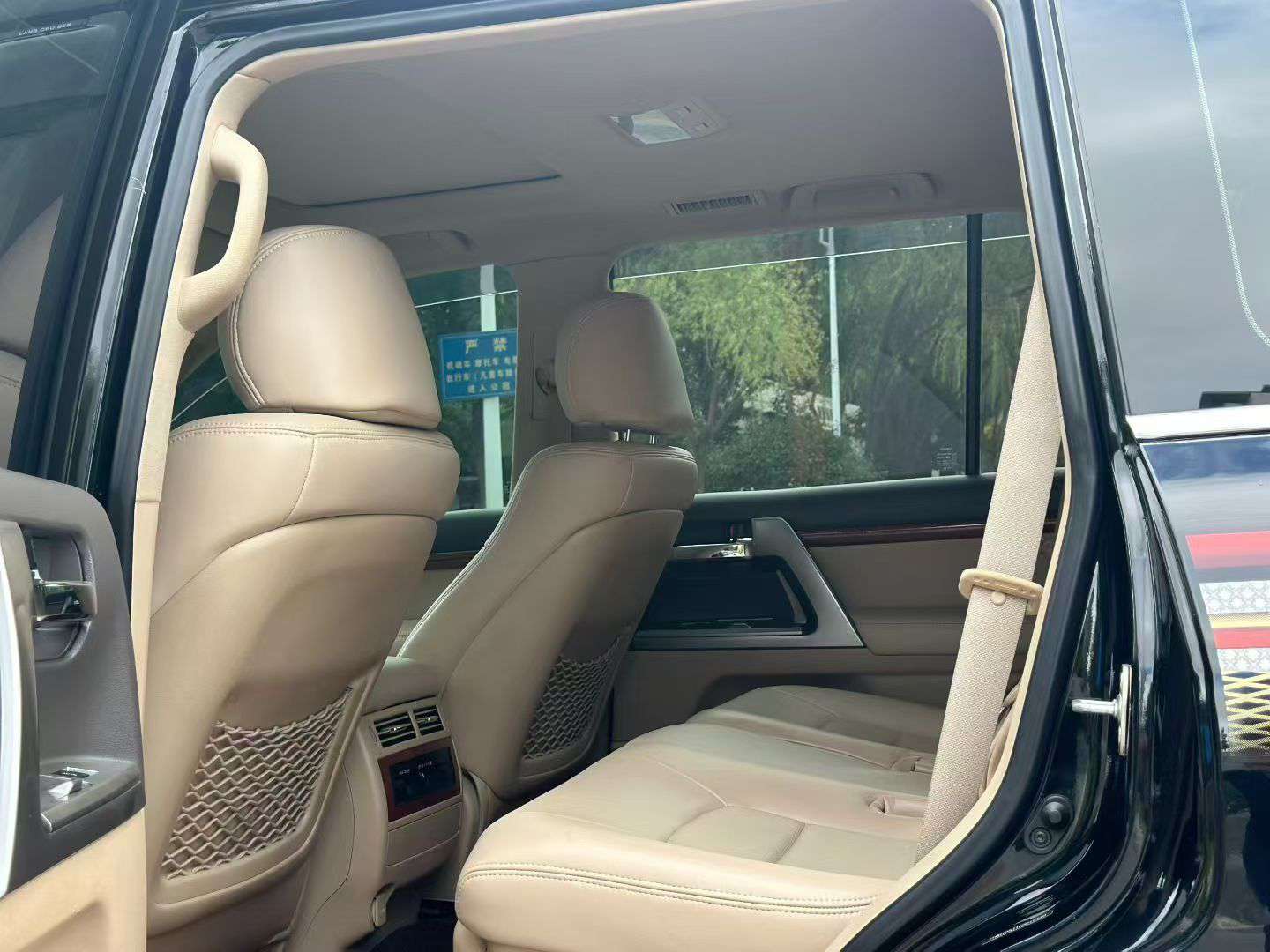 Lexus Land Cruiser Middle East Spec 5700 VX-R 4