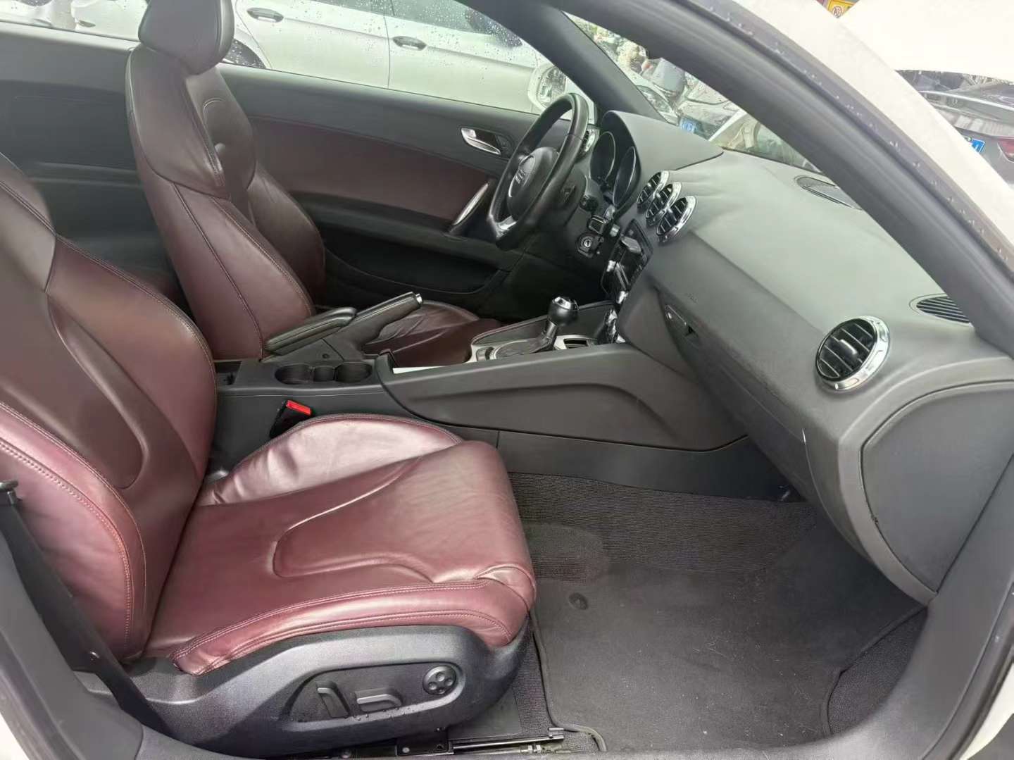 Audi TT 2011 2.0T 4