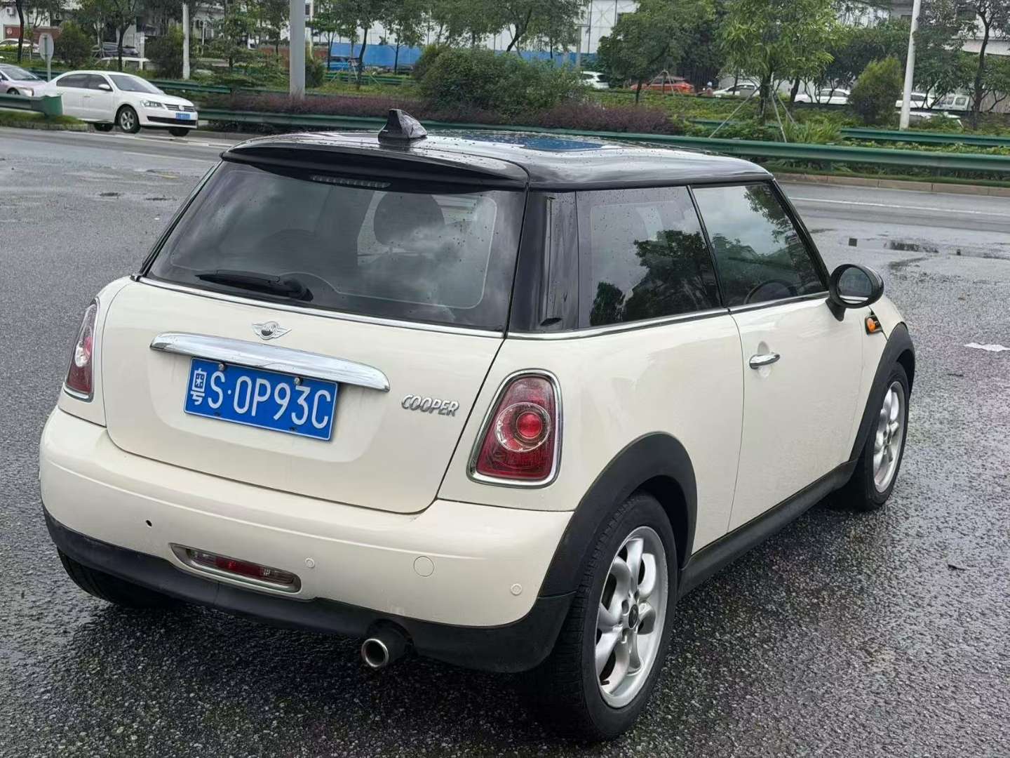 BMW MINI COOPER fun 1.6L 3