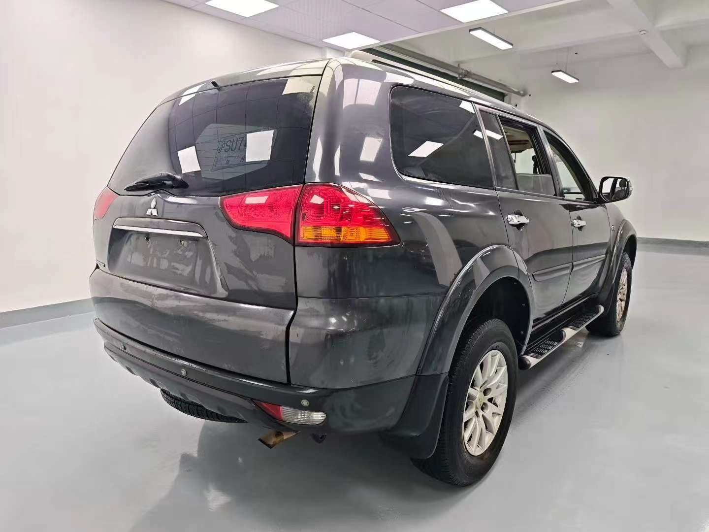 Mitsubishi Pajero 3.0L 6