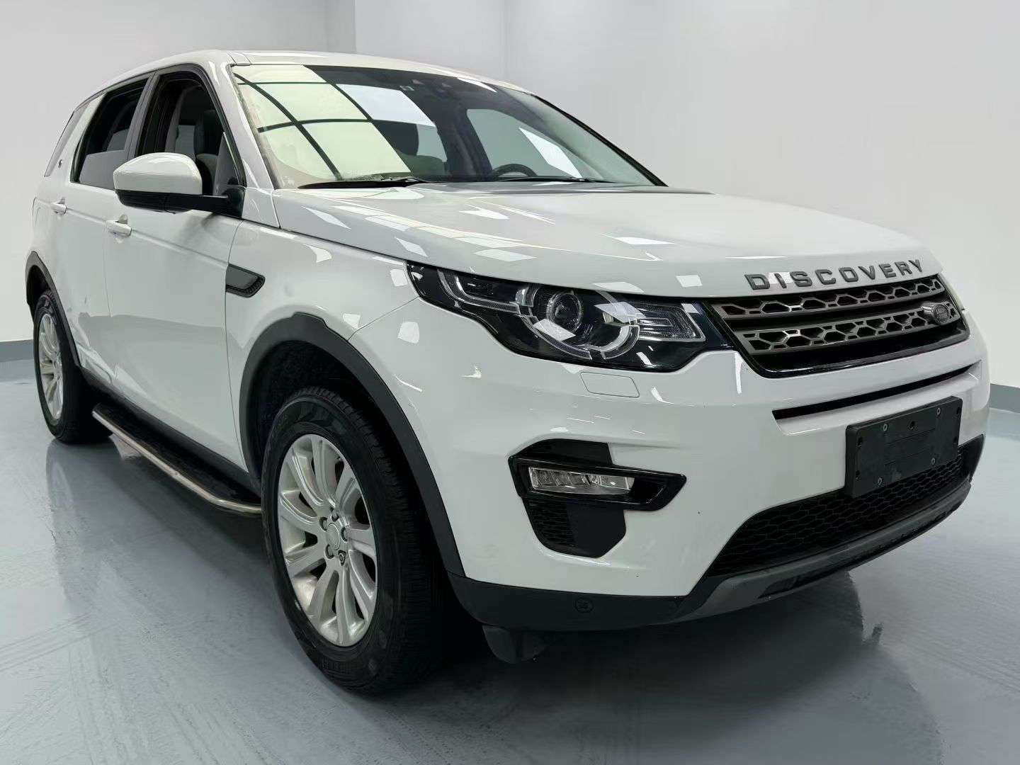 Land Rover Discovery Sport 2017 2.0T Cool Black Limited Edition 3