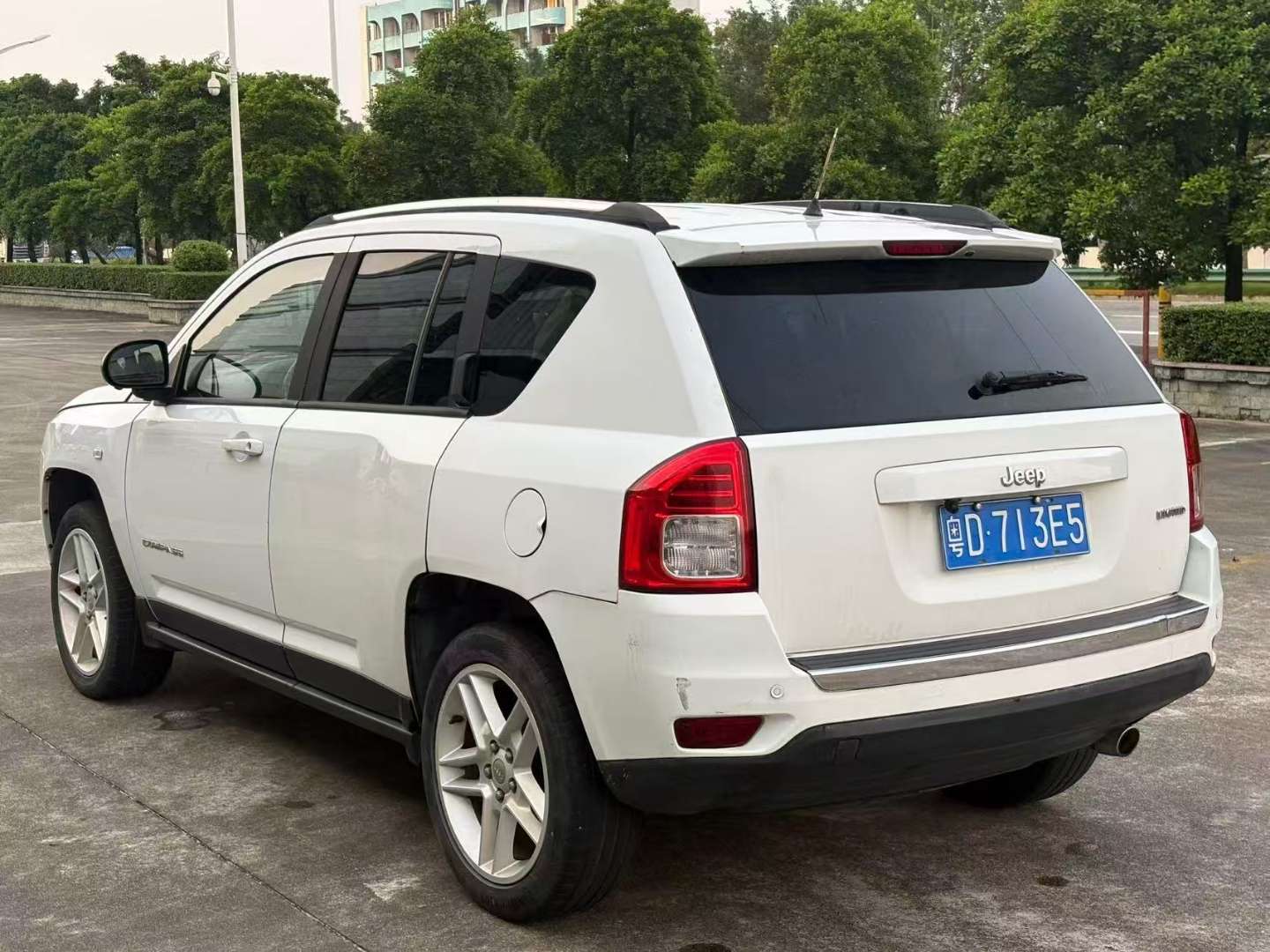 Jeep Compass 2.4L Luxury Edition 3