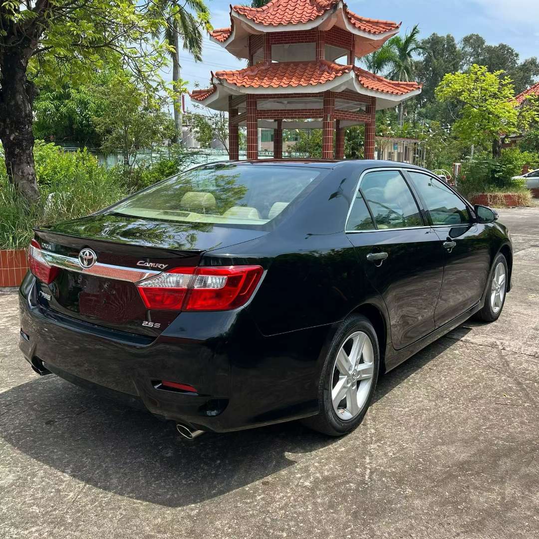 Toyota Camry 2.5 LEV 9