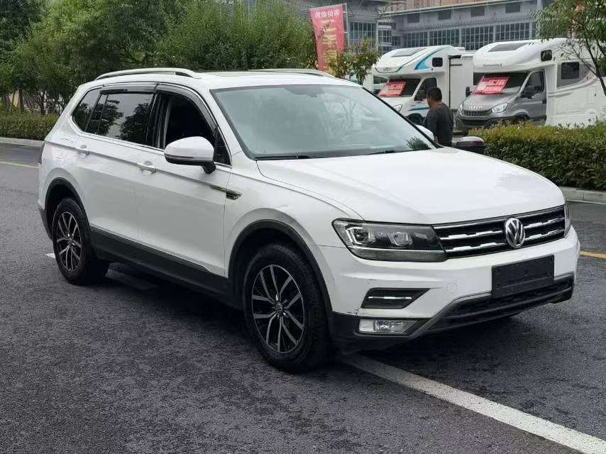 Volkswagen Tiguan L 2.0T 330 TSI FWD Luxury 2