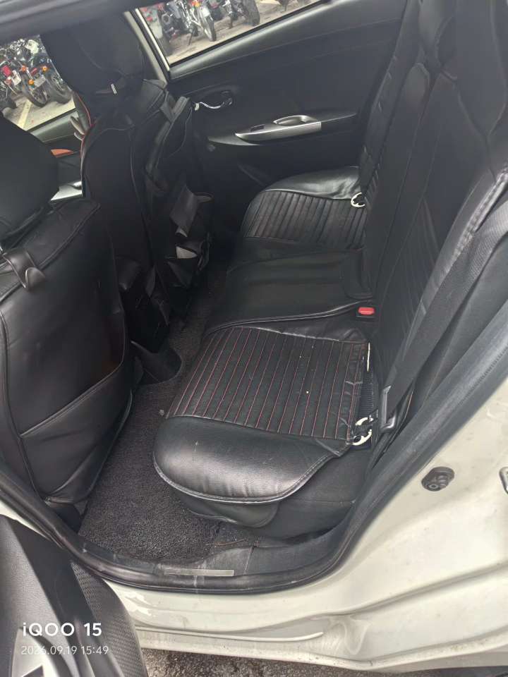 Toyota Yaris L 5