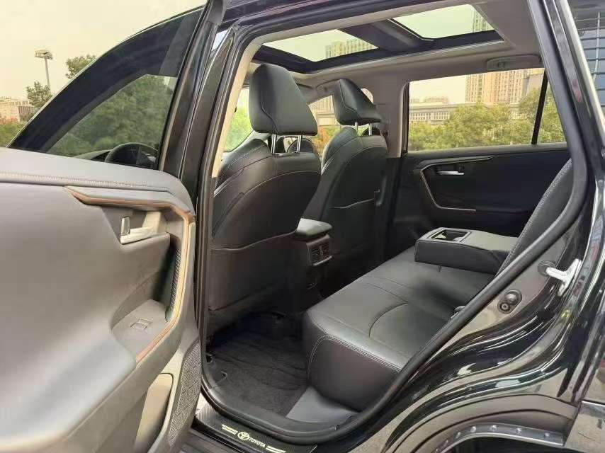 Toyota Wildlander 2.0L 2WD Luxury PLUS 8