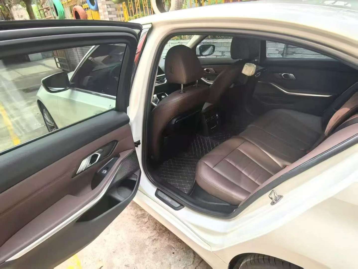 BMW 3 Series 325Li 2.0T First Edition 7