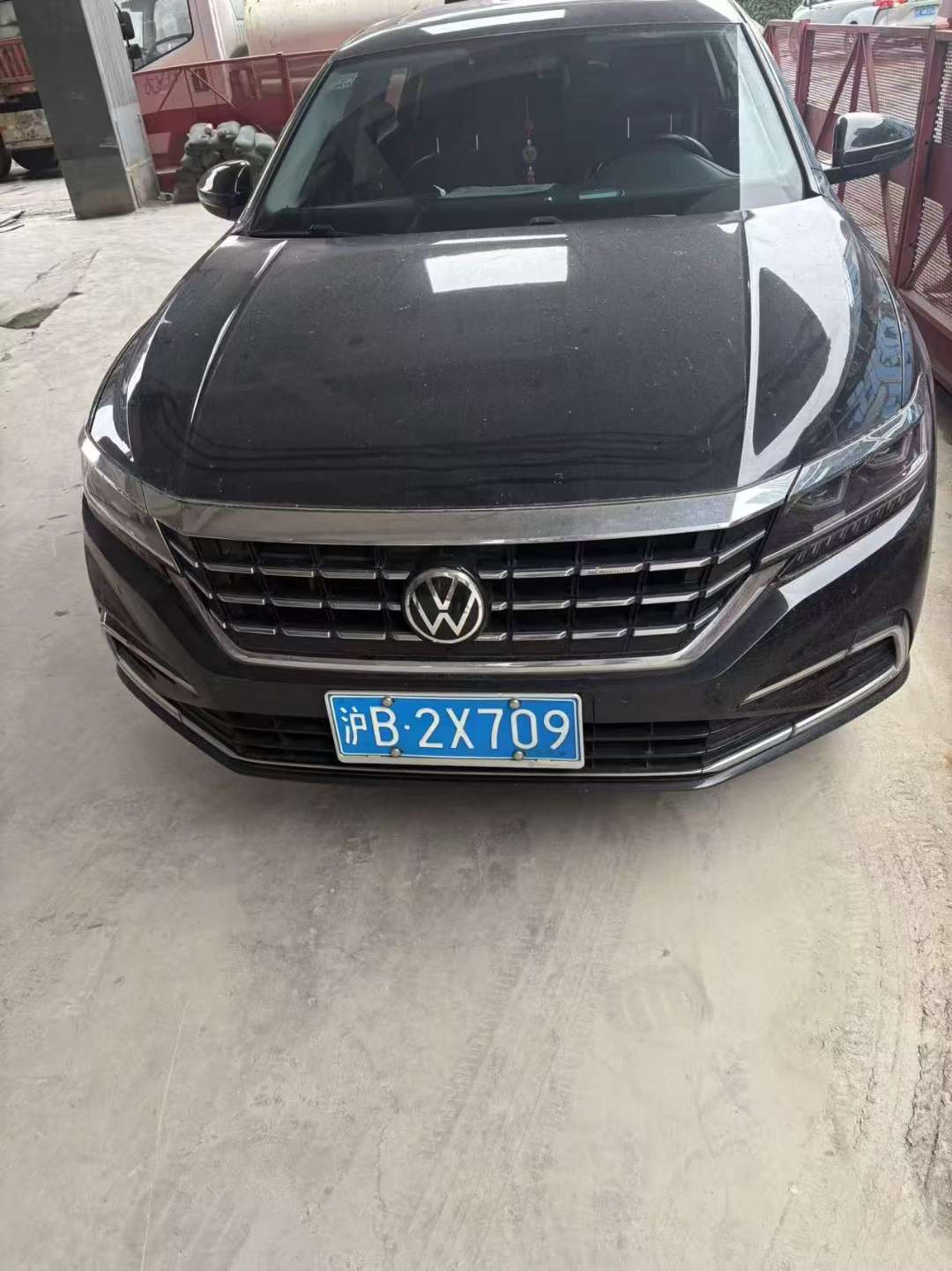 Volkswagen Passat 330 Luxury 2