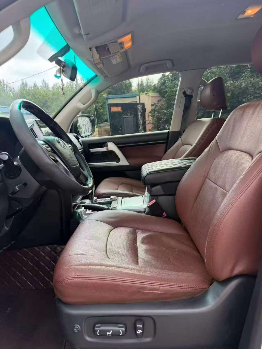 Toyota Land Cruiser 2014 5-Seat Version 4