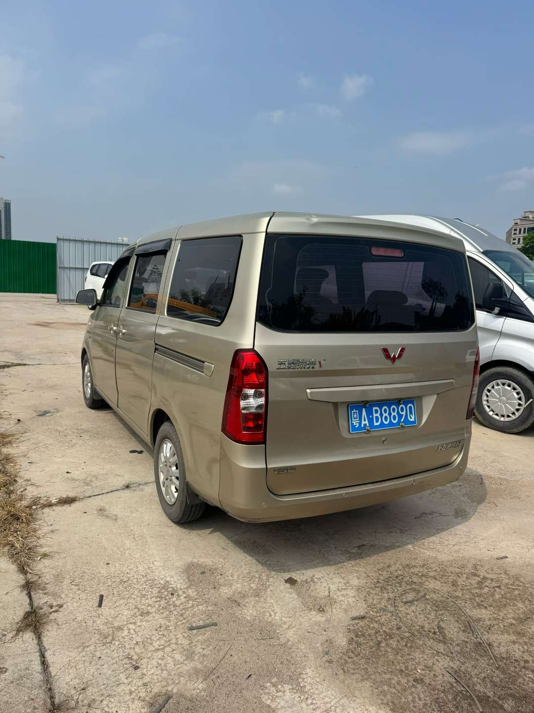 Wuling Rongguang V 8