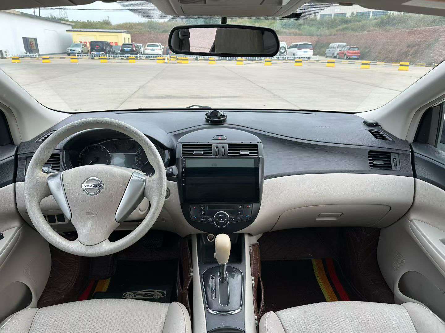 Nissan Tiida 5