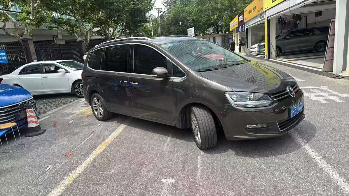 Volkswagen Sharan 2.0T Automatic Panoramic Sunroof Electric Doors 7-Seater