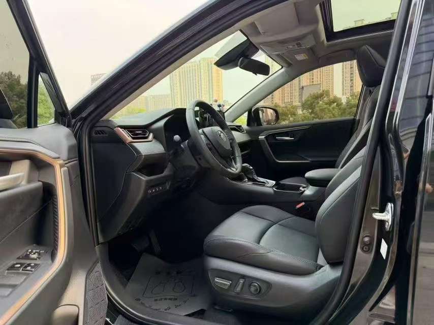 Toyota Wildlander 2.0L 2WD Luxury PLUS 7
