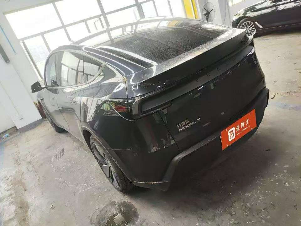 Tesla Model Y 2025 Refreshed Y 3
