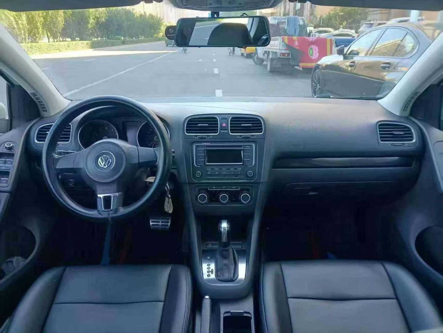 Volkswagen Golf 1.6L Automatic High Trim 8