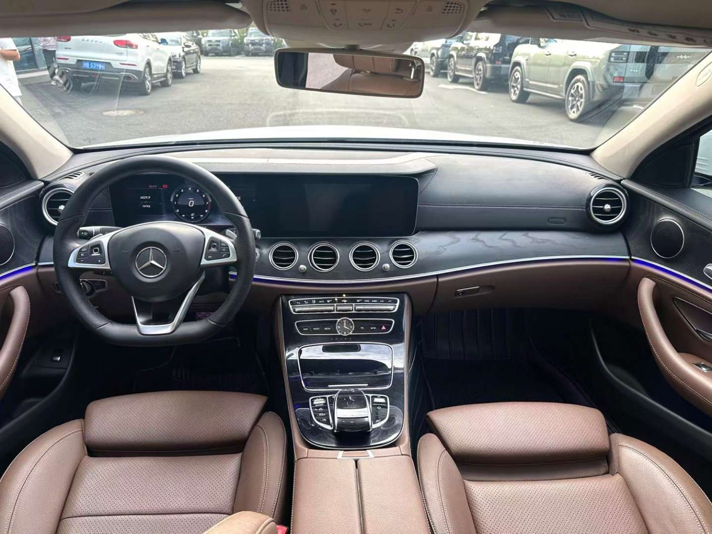 Mercedes-Benz E-Class E200L New Large Display 5