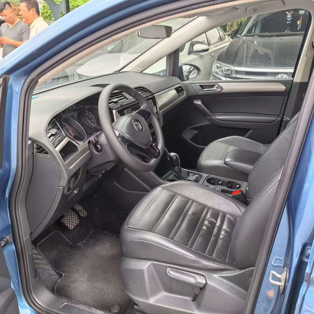 Volkswagen Touran 1.4T 4