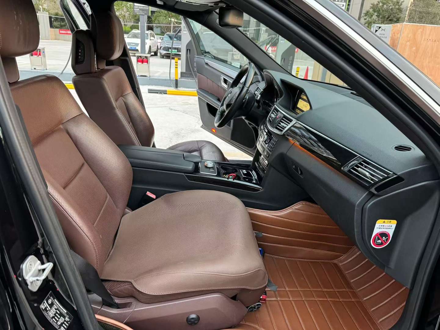 Mercedes-Benz E-Class E300L 3.0L Automatic Panoramic Roof Fashion Edition High Spec 8