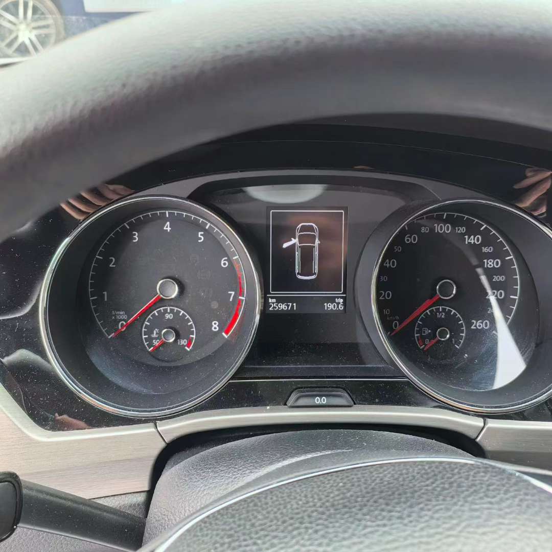 Volkswagen Touran 1.4T 6