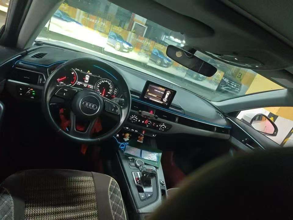 Audi A4L 2.0T Advance Edition Large Sunroof 7